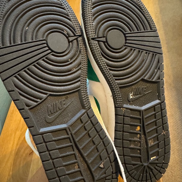 Nike high top dunks. Green and white. - Picture 6 of 6